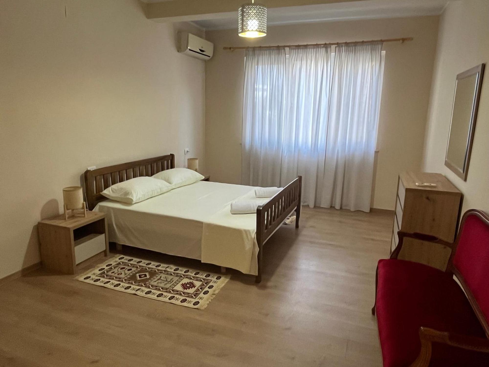 Irena And Papi's Warm Apartament