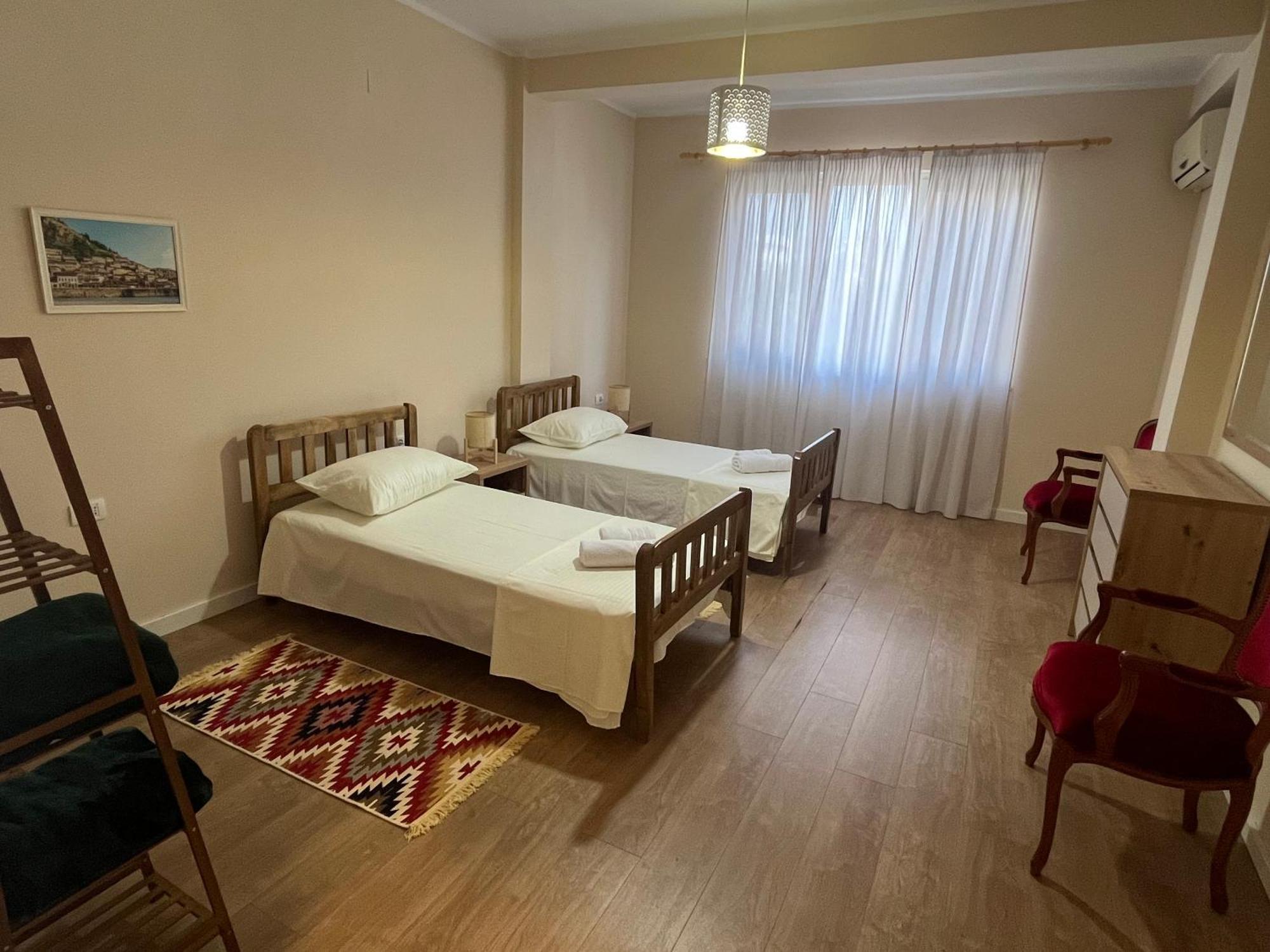 Irena And Papi's Warm Leilighet Tiranë